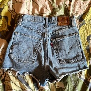 Levi's Women's Light Blue Ribcage Jean Shorts